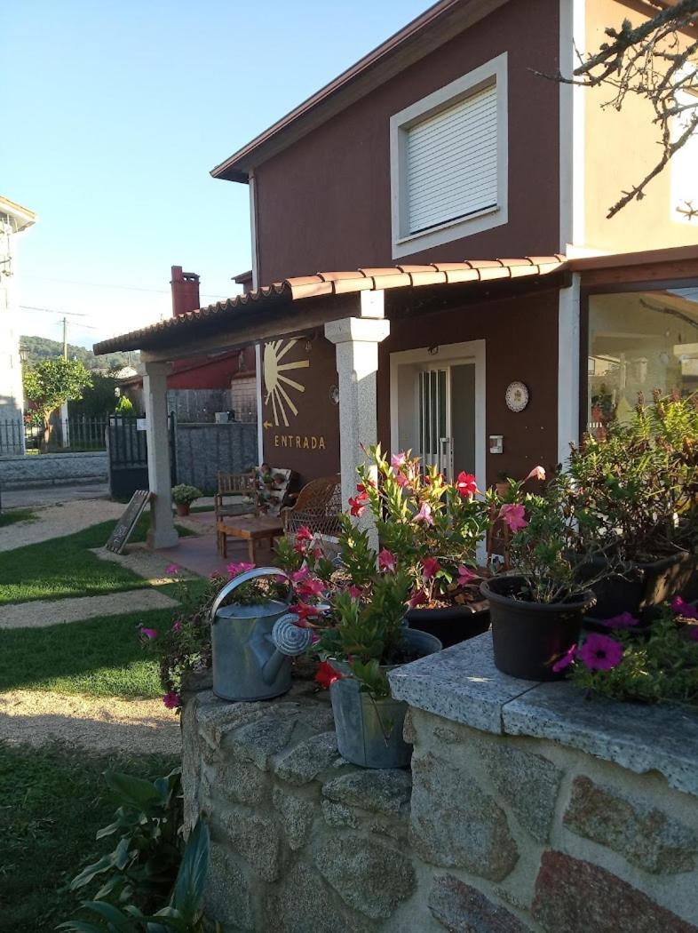 Albergue Vintecatro Caldas De Reis Esterno foto
