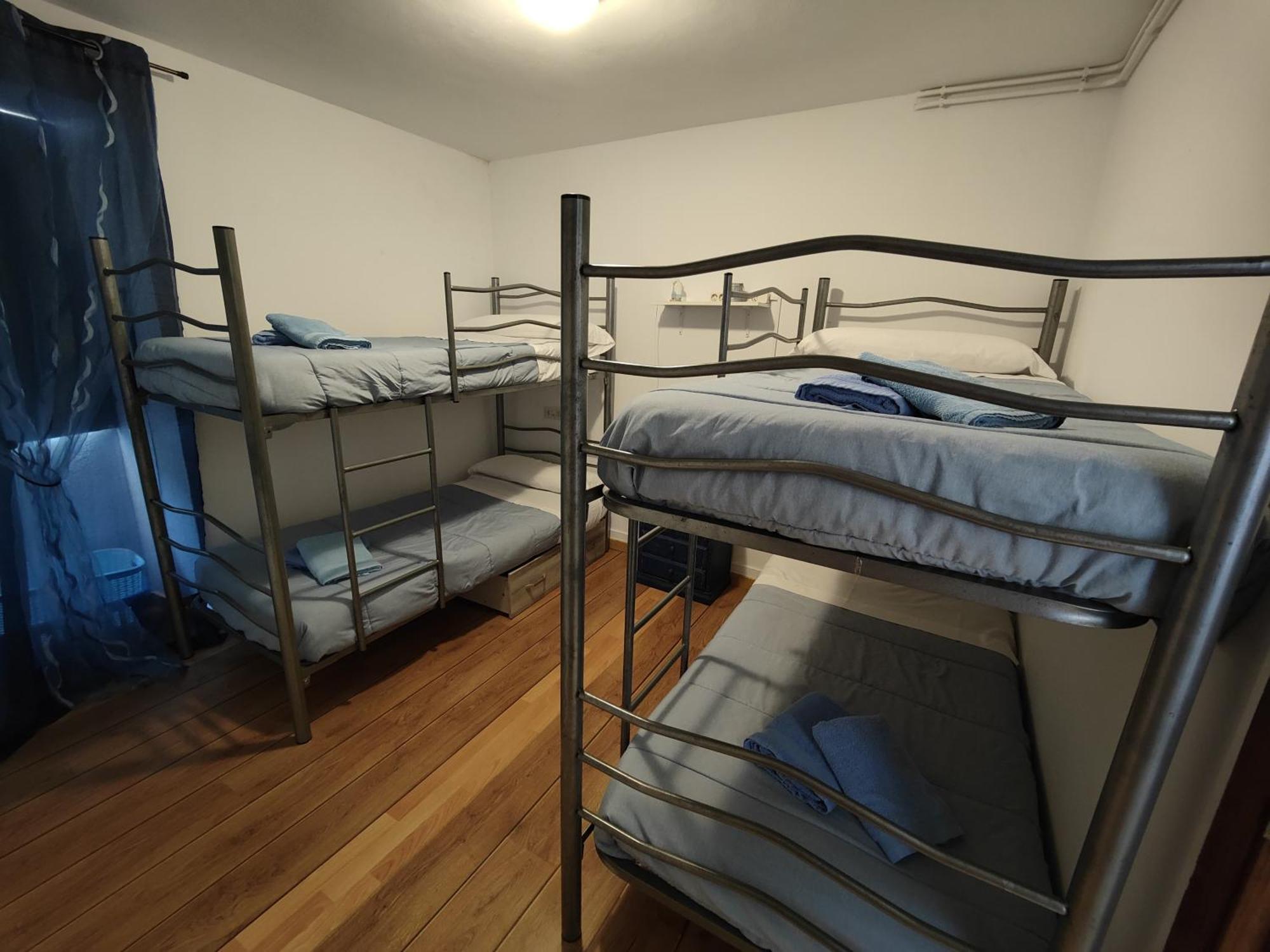 Albergue Vintecatro Caldas De Reis Esterno foto