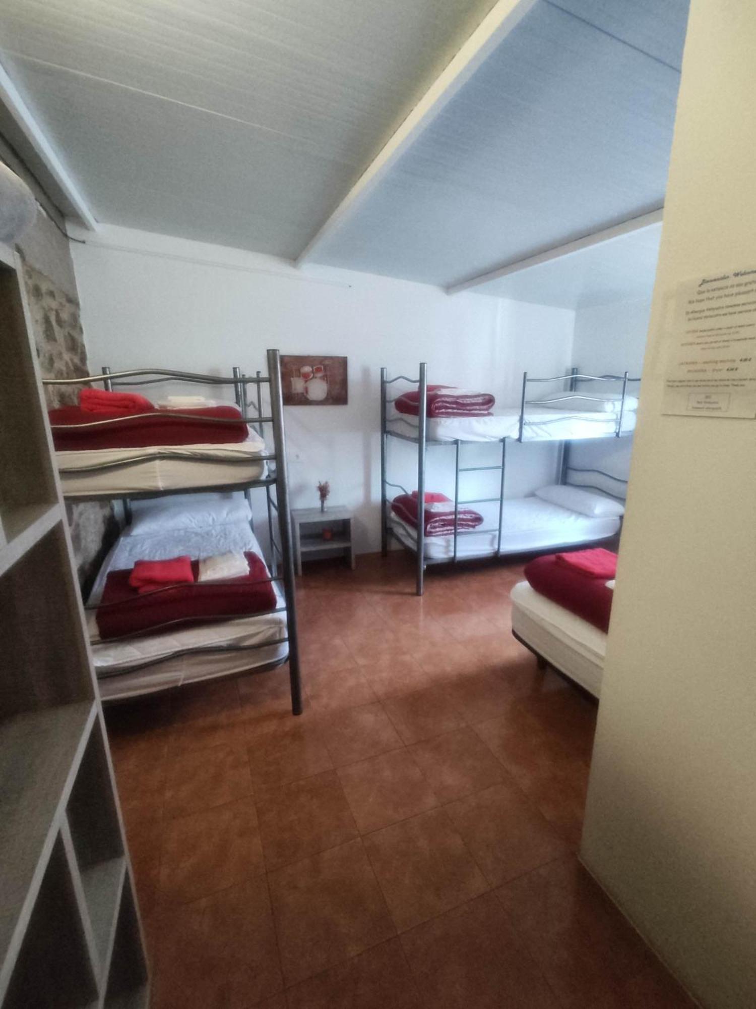 Albergue Vintecatro Caldas De Reis Esterno foto
